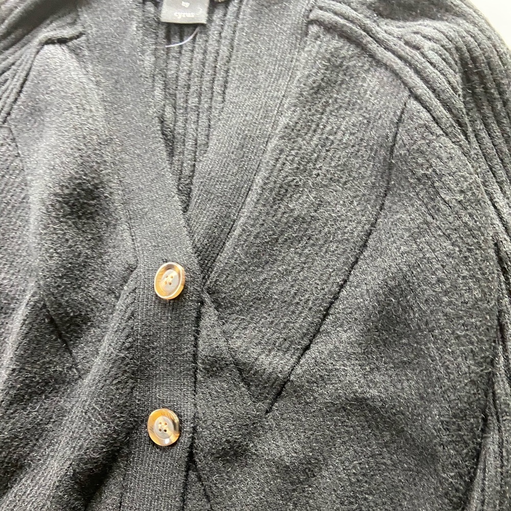 Devotion by Cyrus Cardigan - Picture 6 of 15